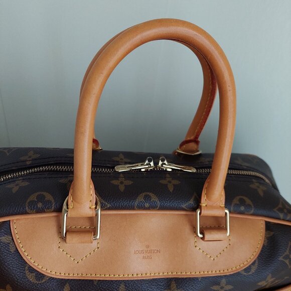 Louis Vuitton Deauville Monogram Canvas Bag - Picture 2 of 15